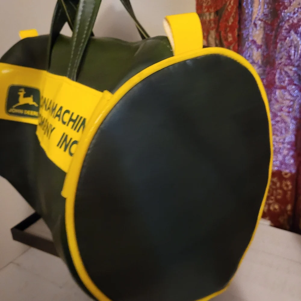 💚CLEARANCE💚 John Deere Green and Yellow Men's Bag